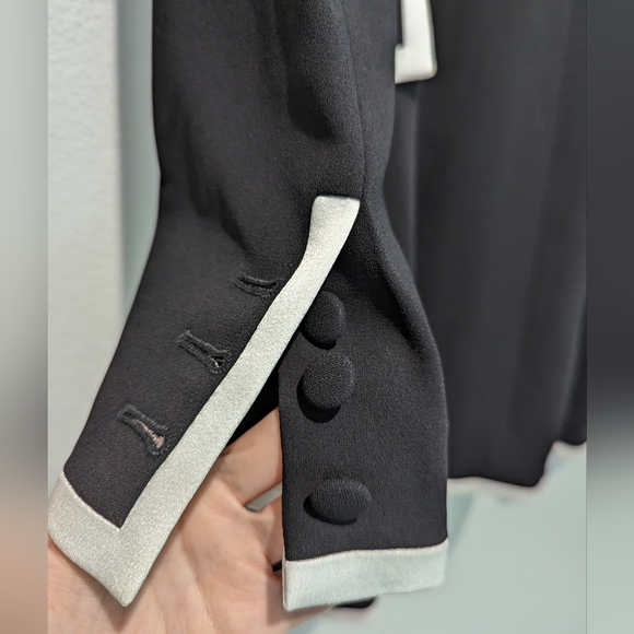 Alice + Olivia Kyrie Piped Tuxedo Dress - Picture 4 of 9